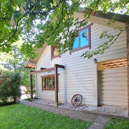 Villa Viesu Maja "Ozolini" Jurkalne Exterior foto