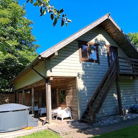Villa Viesu Maja "Ozolini" Jurkalne Exterior foto