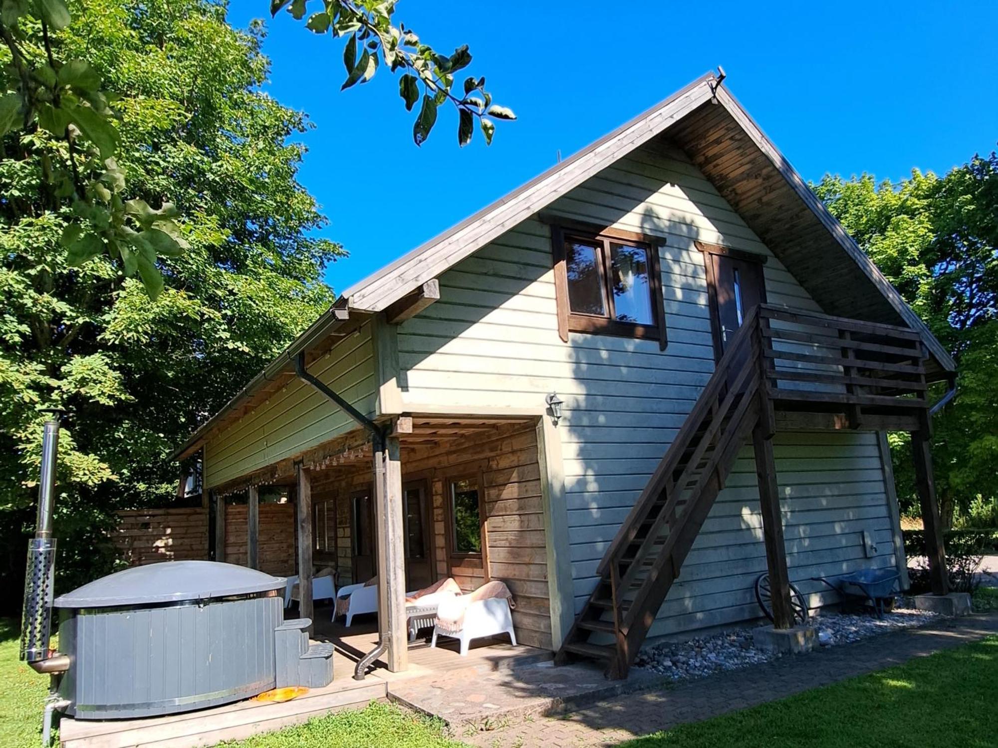 Villa Viesu Maja "Ozolini" Jurkalne Exterior foto